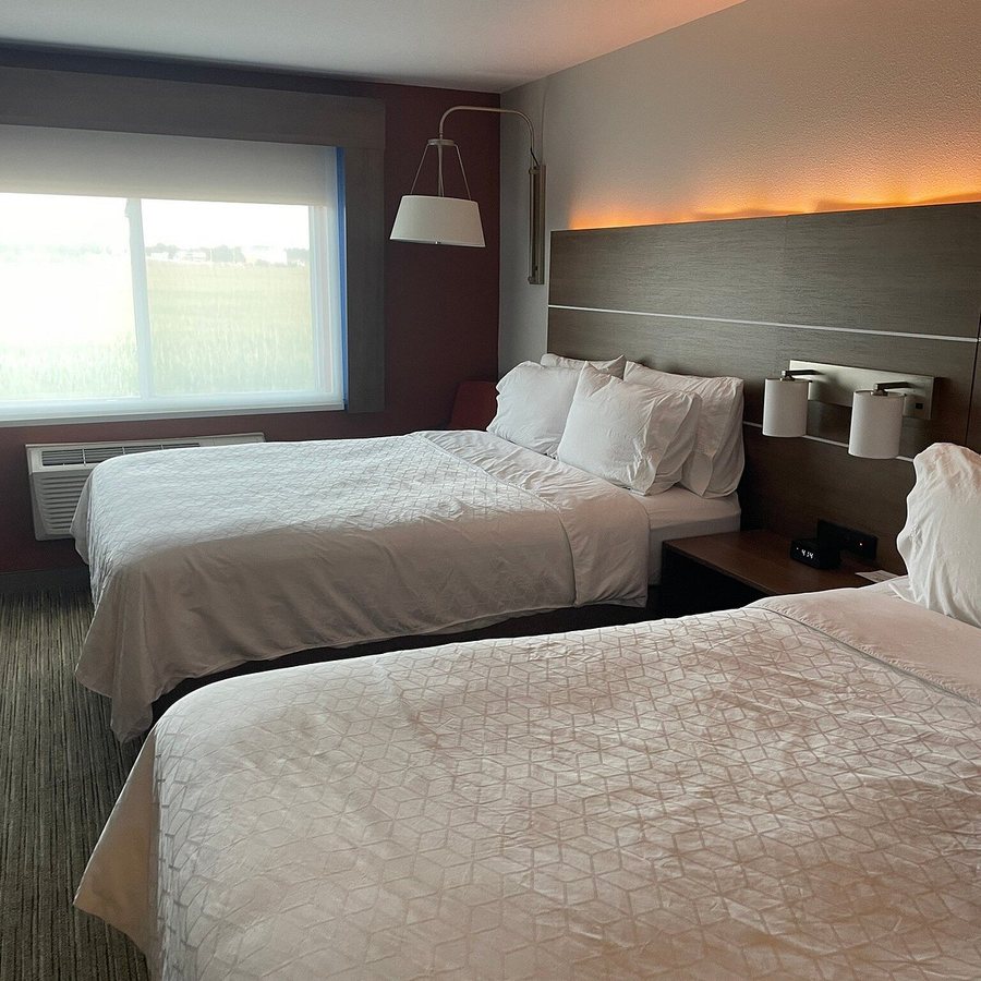 Holiday Inn Express Suites Scottsbluff Gering by IHG — Guest room