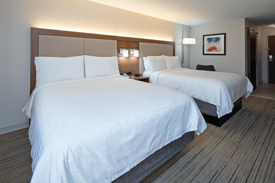 Holiday Inn Express Suites Seattle Sea Tac Airport by IHG — Guest room