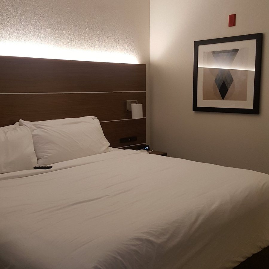Holiday Inn Express Suites Selma By IHG — Guest room