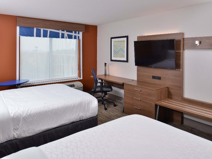 Holiday Inn Express Suites Sheldon by IHG Sheldon Iowa — Guest room