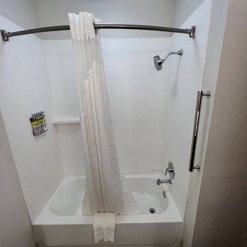 Holiday Inn Express Suites Shreveport West By IHG — Bathroom