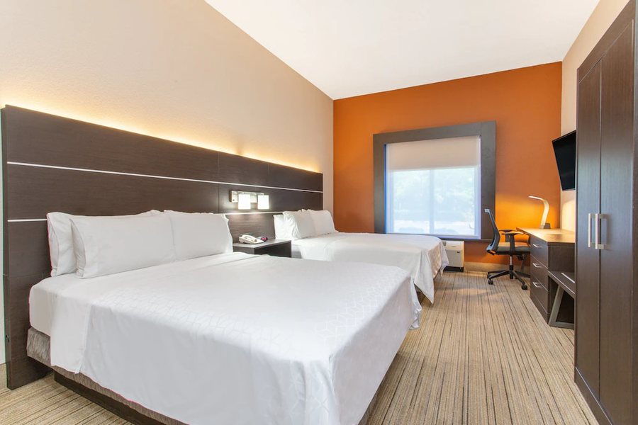 Holiday Inn Express Suites Silver Springs ocala By IHG — Guest room