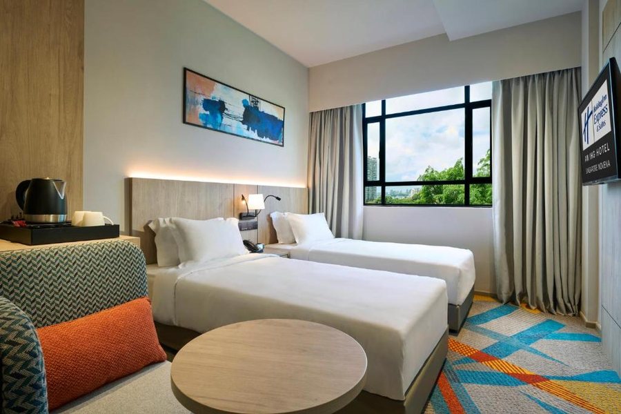 Holiday Inn Express Suites Singapore Novena By IHG — Guest room