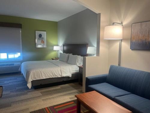 Holiday Inn Express Suites Sioux Falls Southwest By IHG — Guest room