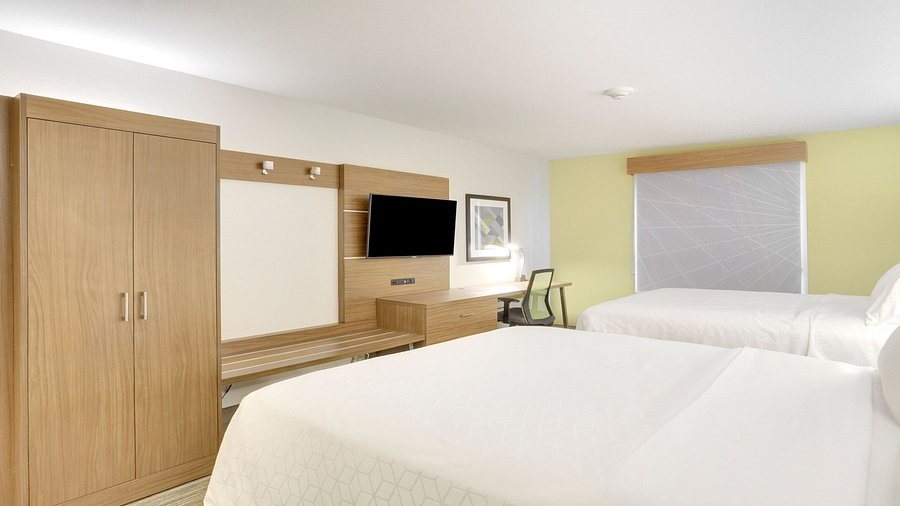 Holiday Inn Express Suites South Portland by IHG — Guest room