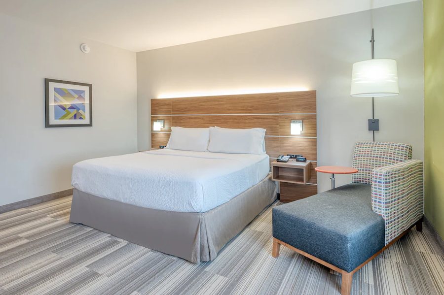 Holiday Inn Express Suites St Louis Chesterfield by IHG — Guest room