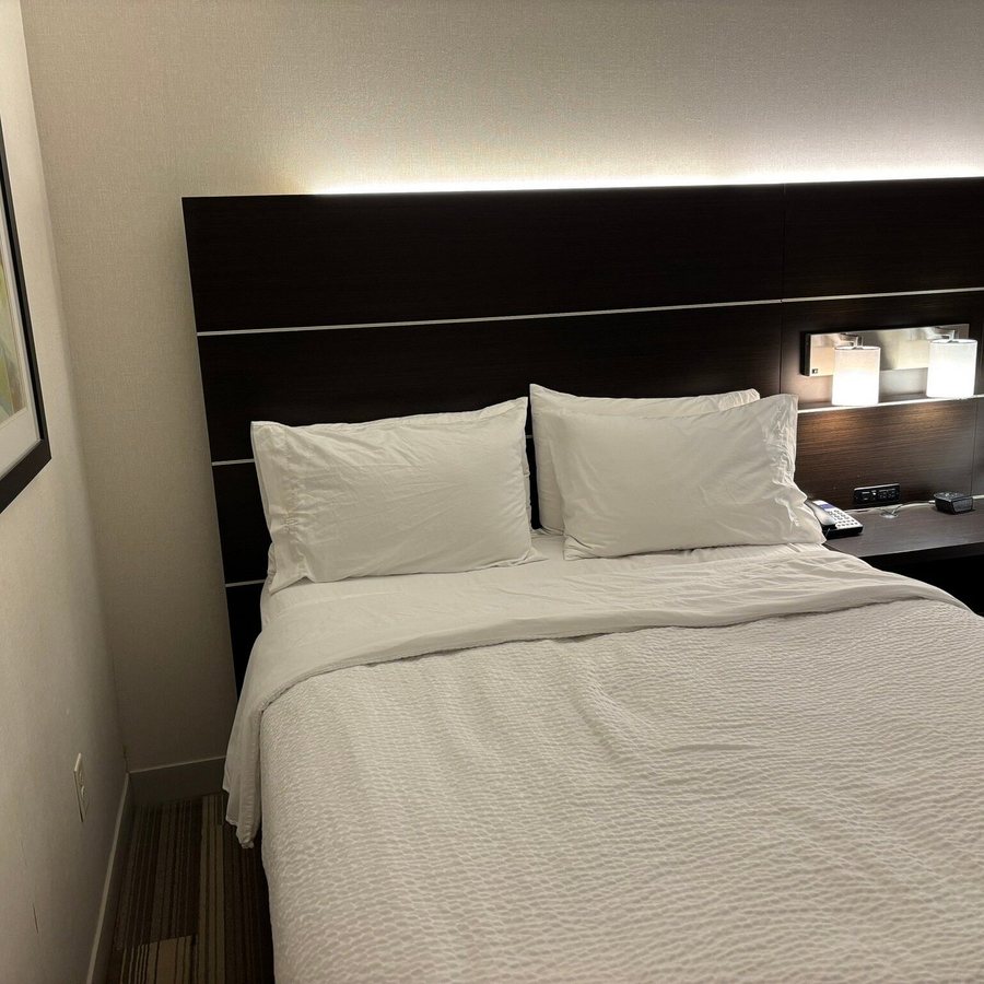 Holiday Inn Express Suites St Louis South I 55 By IHG Saint Louis Missouri — Guest room