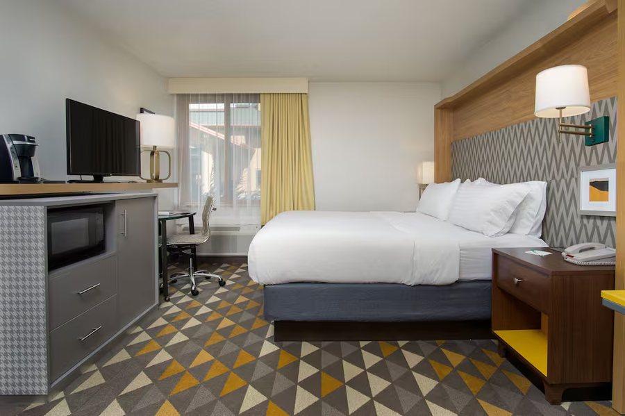 Holiday Inn Express Suites Steamboat Springs By IHG Steamboat Springs Colorado — Guest room