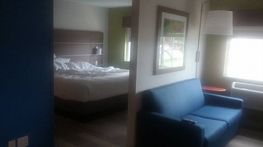 Holiday Inn Express Suites Stevens Point By IHG — Guest room