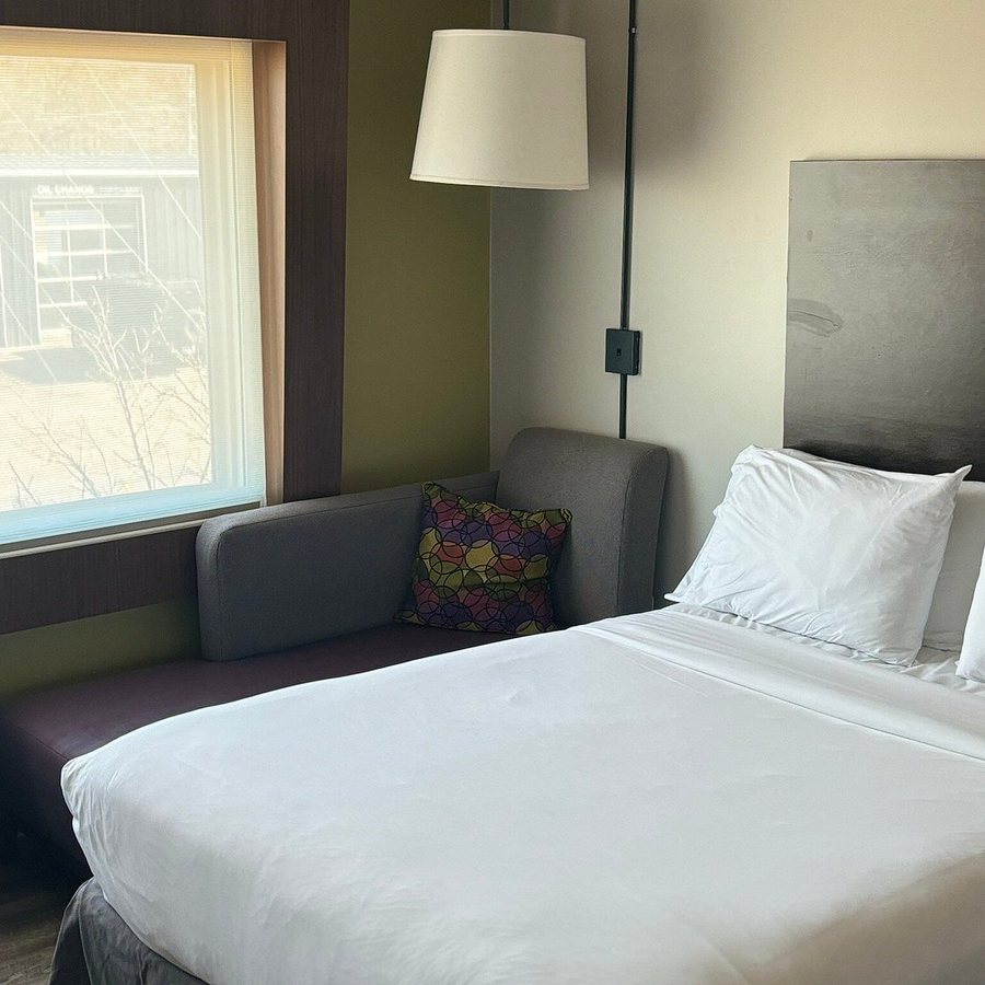 Holiday Inn Express Suites Tahlequah By IHG — Guest room