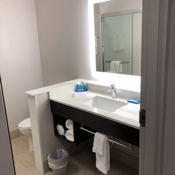 Holiday Inn Express Suites Tampa East Ybor City By IHG — Bathroom