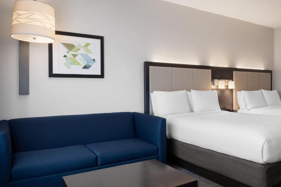 Holiday Inn Express Suites Tampa East Ybor City By IHG — Guest room