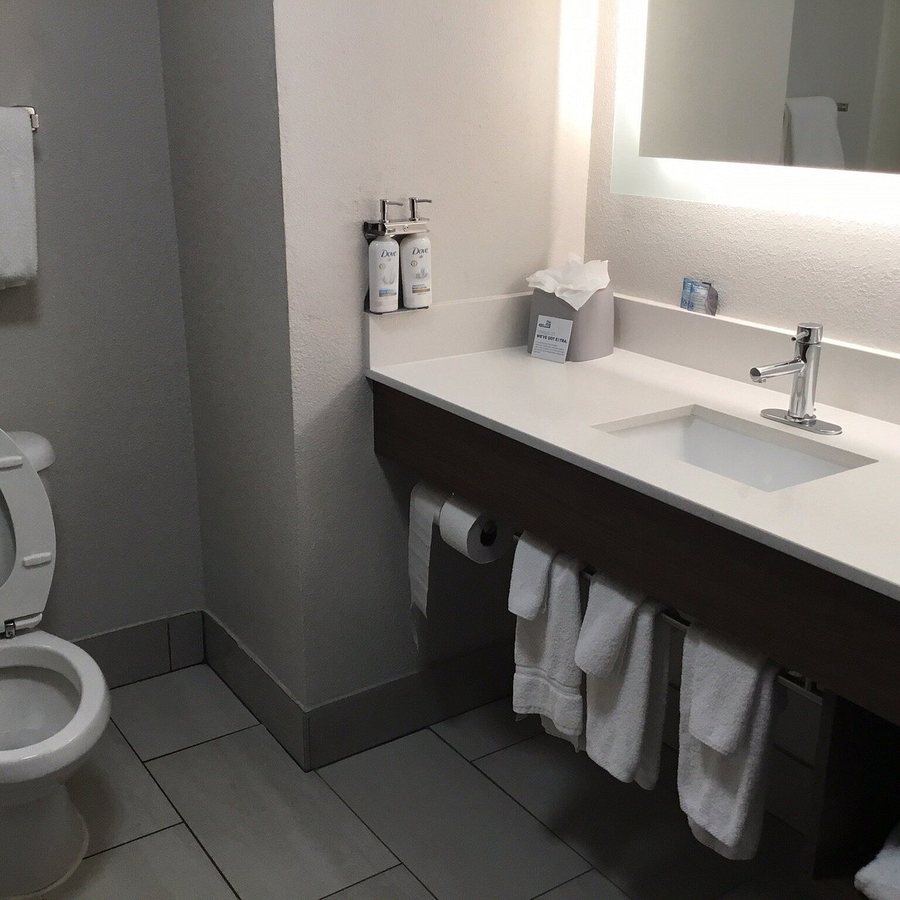 Holiday Inn Express Suites The Villages By IHG — Bathroom