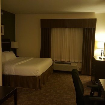 Holiday Inn Express Suites Topeka North by IHG — Guest room