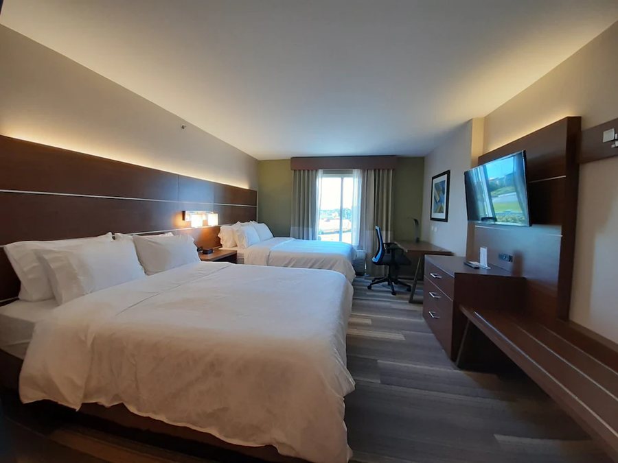 Holiday Inn Express Suites Trincity Trinidad Airport By IHG — Guest room
