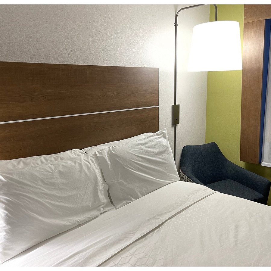 Holiday Inn Express Suites Tyler South By IHG — Guest room