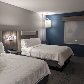 Holiday Inn Express Suites Valencia Santa Clarita by IHG — Guest room
