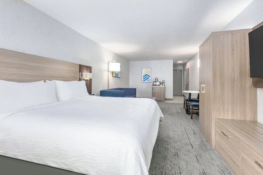 Holiday Inn Express Suites Valparaiso By IHG — Guest room
