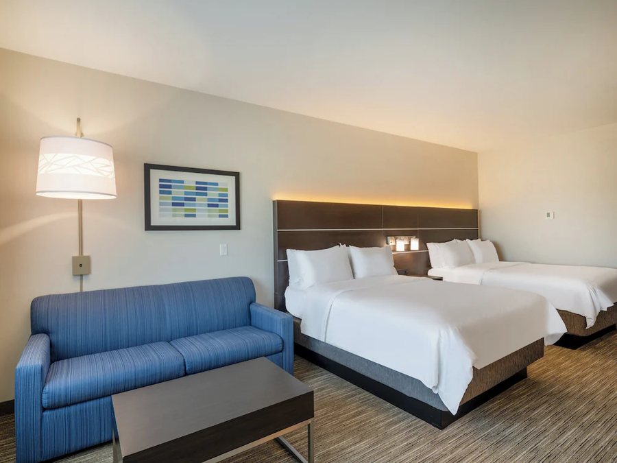 Holiday Inn Express Suites Watertown By IHG — Guest room