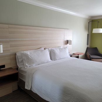 Holiday Inn Express Suites Watsonville By IHG — Guest room