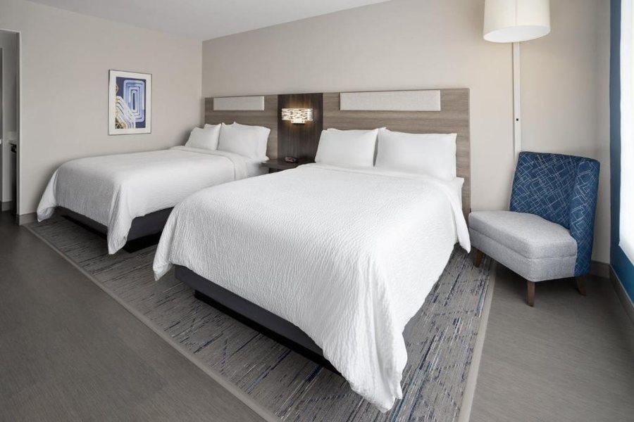 Holiday Inn Express Suites Waynesboro East by IHG — Guest room