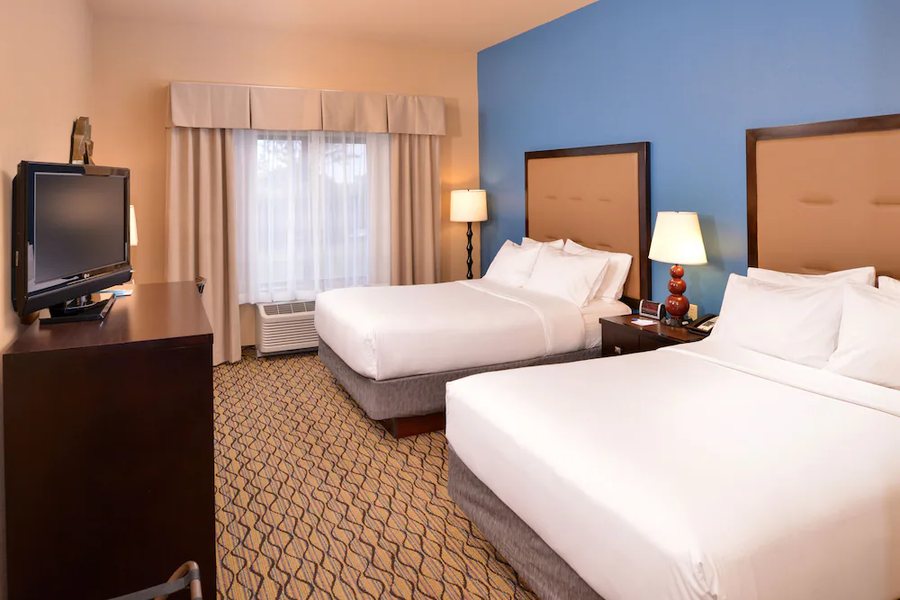 Holiday Inn Express Suites Wichita Falls By IHG — Guest room