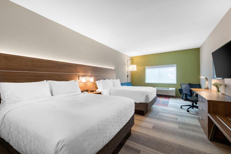 Holiday Inn Express Suites Wildwood The Villages By IHG — Guest room