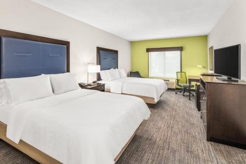 Holiday Inn Express Suites Wilmington Newark by IHG — Guest room