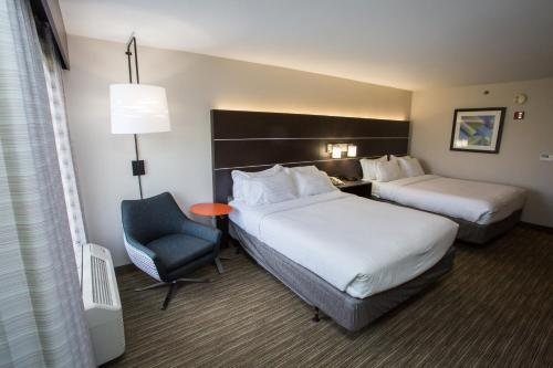 Holiday Inn Express Suites Wilmington university Ctr By Ihg — Guest room