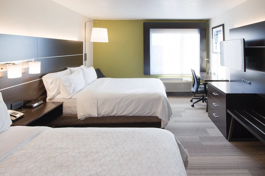 Holiday Inn Express Suites Worthington by IHG Worthington Minnesota — Guest room