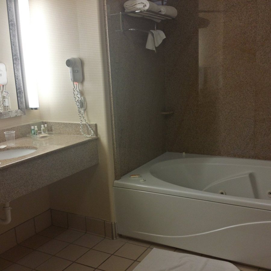 Holiday Inn Express Suites Yuma By IHG — Bathroom