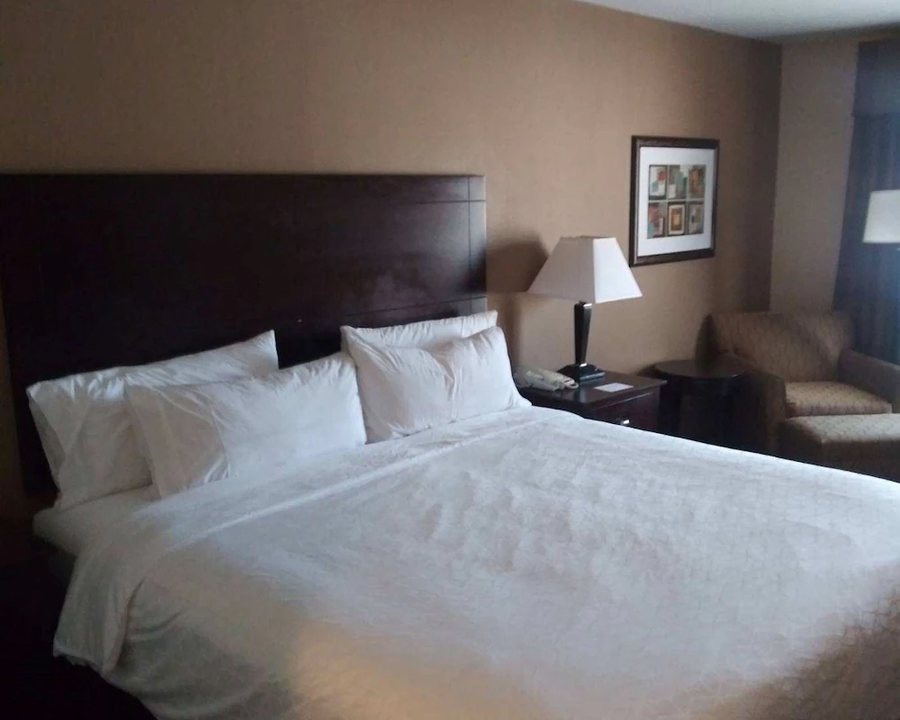 Holiday Inn Express Suites Zanesville North By IHG — Guest room