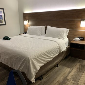 Holiday Inn Express Tampa brandon By IHG — Guest room