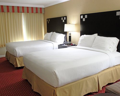 Holiday Inn Express Van Nuys by IHG Los Angeles California — Guest room