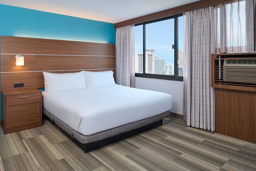 Holiday Inn Express Waikiki By IHG Honolulu Oahu Hawaii — Guest room
