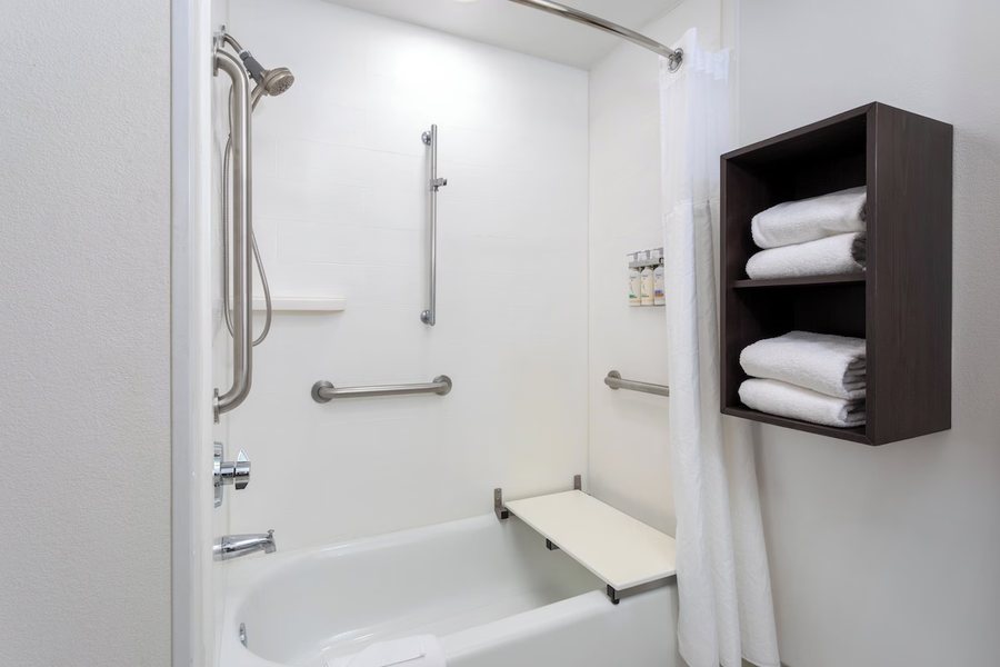 Holiday Inn Express Walnut Creek by IHG — Bathroom