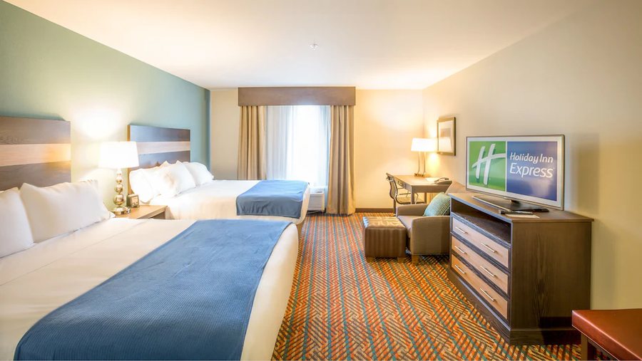 Holiday Inn Express Wichita South By IHG — Guest room