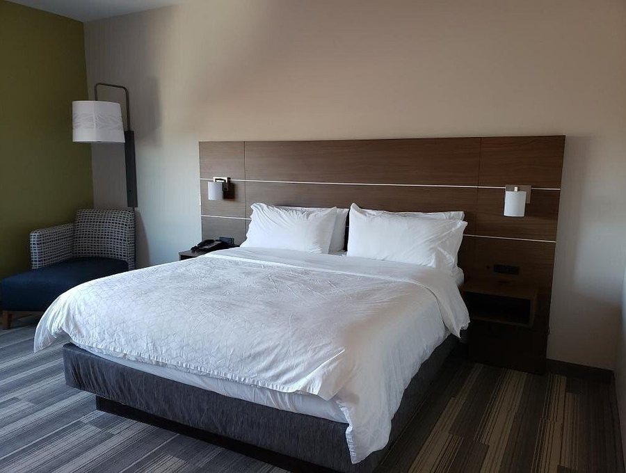 Holiday Inn Express Wilmington Porters Neck By IHG — Guest room