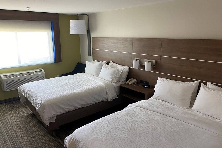 Holiday Inn Express Woodland by IHG — Guest room