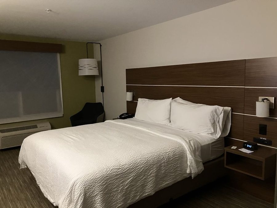 Holiday Inn Express Yreka shasta Area By IHG — Guest room