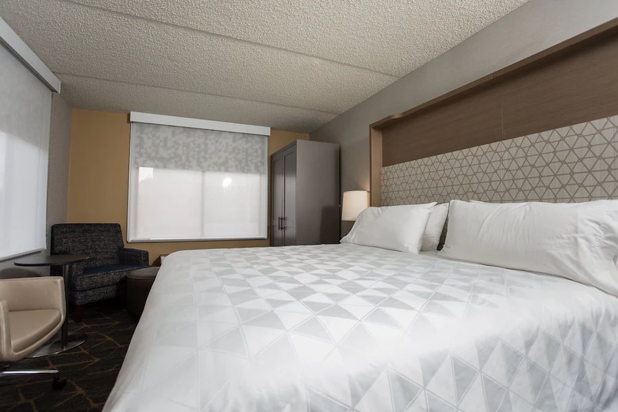 Holiday Inn Grand Rapids Downtown by IHG Grand Rapids Kent County Michigan — Guest room