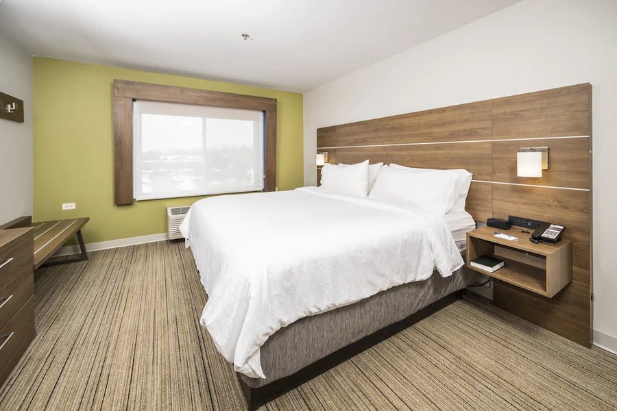 Holiday Inn Indianapolis Airport Area N By IHG — Guest room