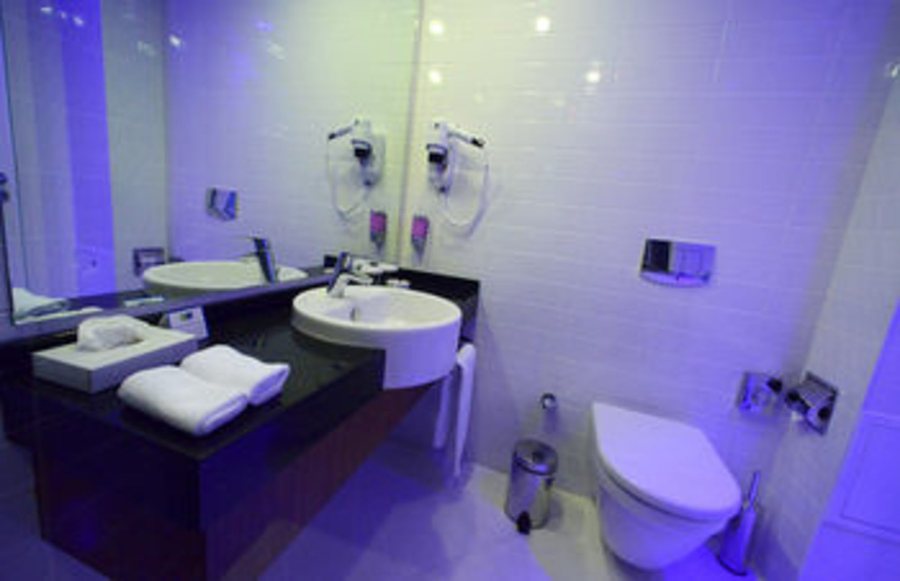 Holiday Inn Istanbul Old City By IHG Istanbul — Bathroom