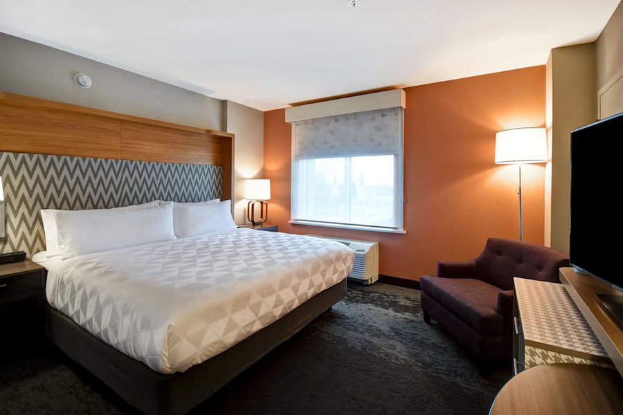 Holiday Inn Lancaster by IHG — Guest room