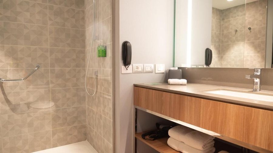 Holiday Inn Lima Miraflores By IHG Lima Lima Region — Bathroom