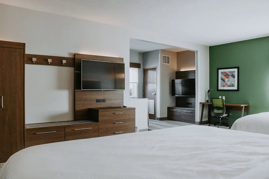 Holiday Inn Lincoln Southwest by IHG Lincoln Nebraska — Guest room
