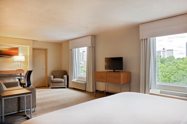 Holiday Inn Little Rock Presidential Dwntn by IHG — Guest room