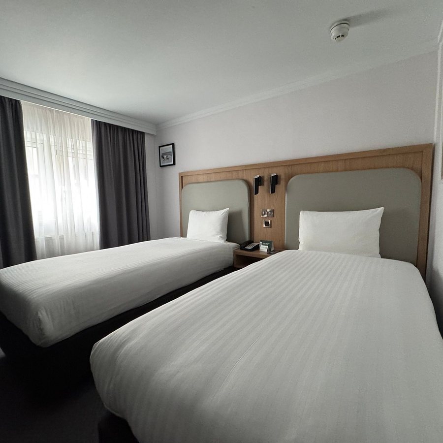 Holiday Inn London Regent s Park by IHG — Guest room