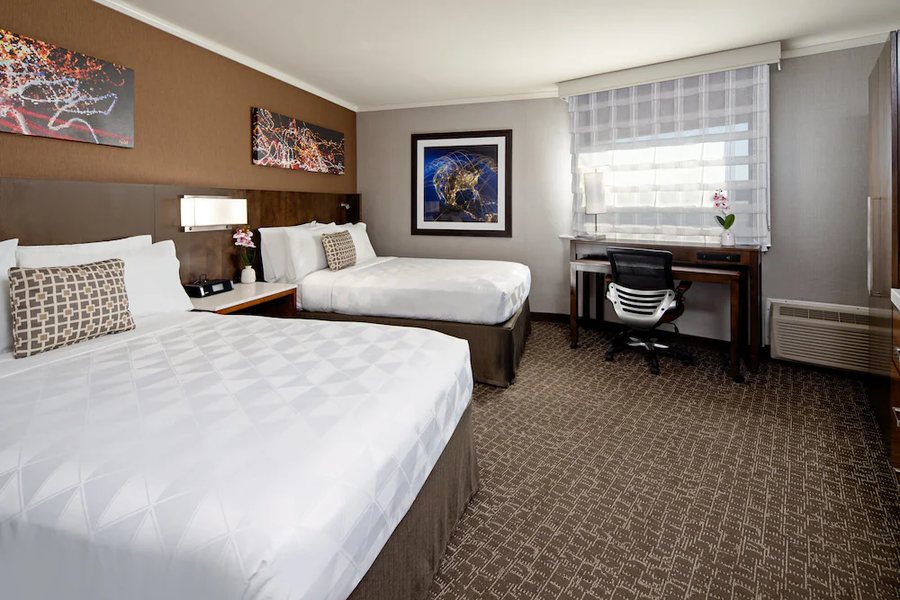 Holiday Inn Long Beach Airport By IHG — Guest room