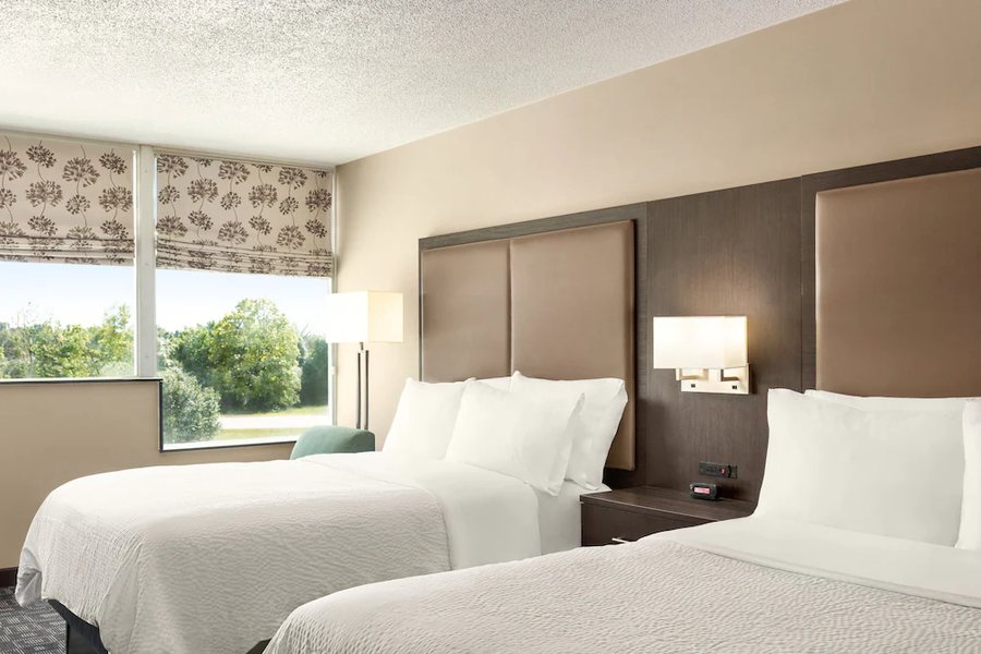 Holiday Inn Louisville East Hurstbourne by IHG — Guest room